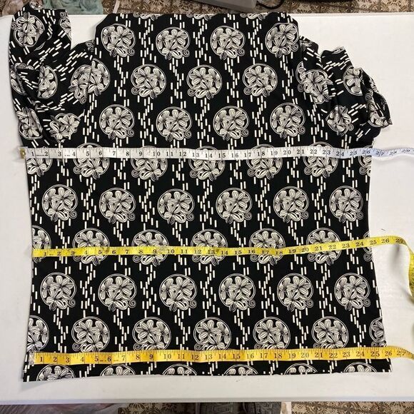 LIZ CLAIBORNE WOMAN,Top,Black & Tan,Size 2X,Cowl Neck, floral,3/4 length sleeves - Picture 8 of 8